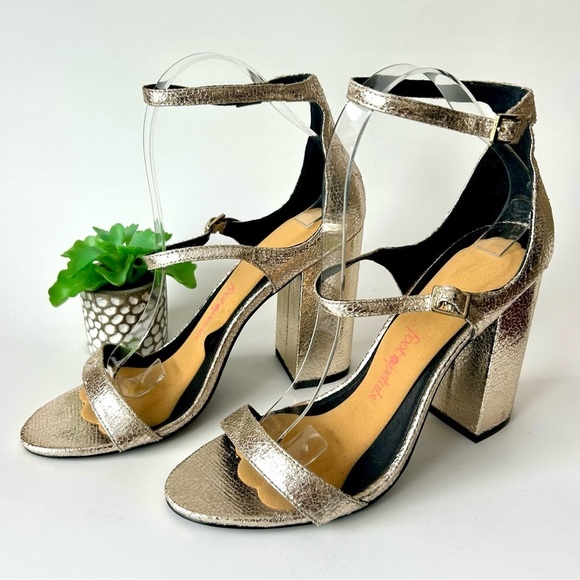 Steve Madden Parrson Metallic Gold Mary Jane Block Heel Pumps Sandals Size 8.5 - Picture 4 of 11